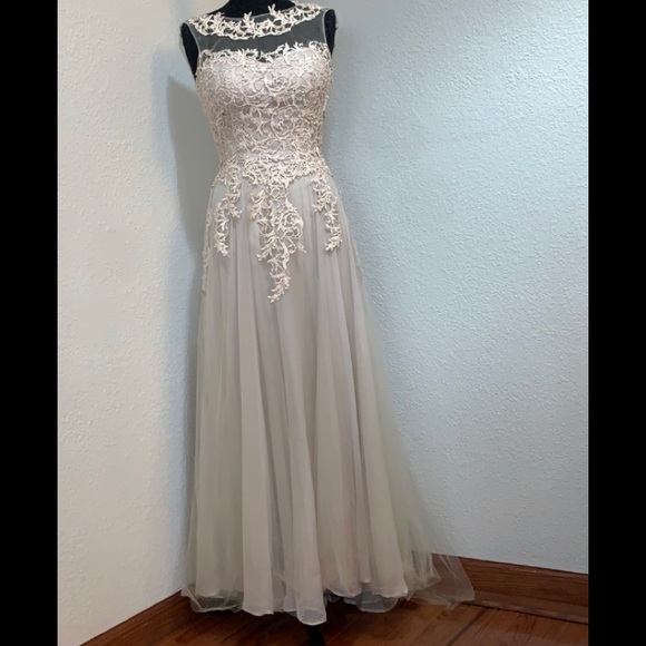 Royal Queen Collection dress - Picture 1 of 4